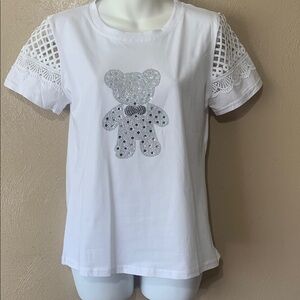 27. Yuna size S/M Elegant Whiteb Tee Sparkling Bear Design Lace Embroidery NWT